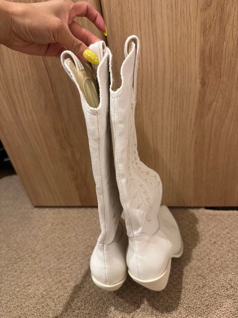 color white<br>size