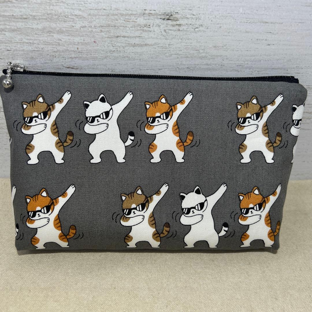 20cm Pouch / Cosmetic Pouch / Finely Detailed Cat