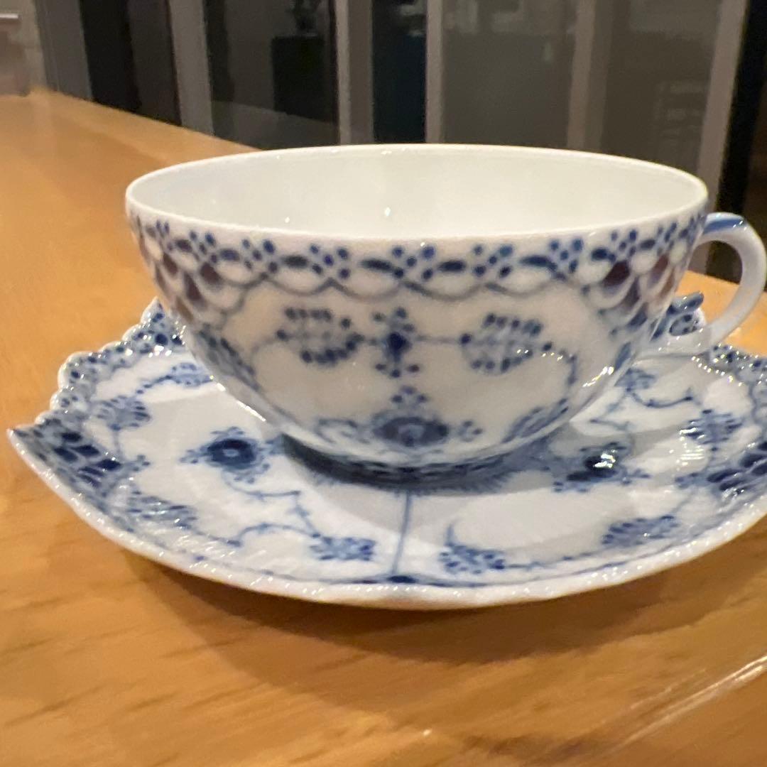 To r*n: Royal Copenhagen Blue Fluted Full Lace